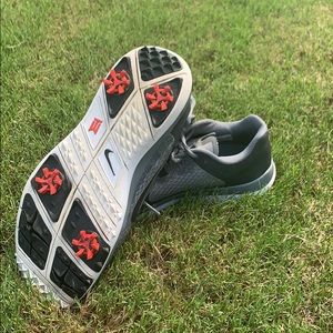 Tiger Woods Nike Golf Shoes - 9.5 - Silver